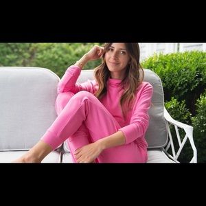 Something Navy XS Sweatshirt & Jogger Set Pink